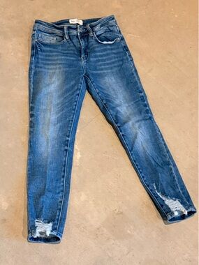 BKE Women's Distressed Cropped Jeans in Medium Blue